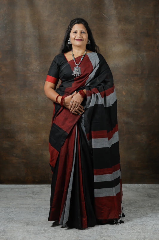 Tamasi – Charcoal Grey Maheshwari Silk Saree with Subtle Zari