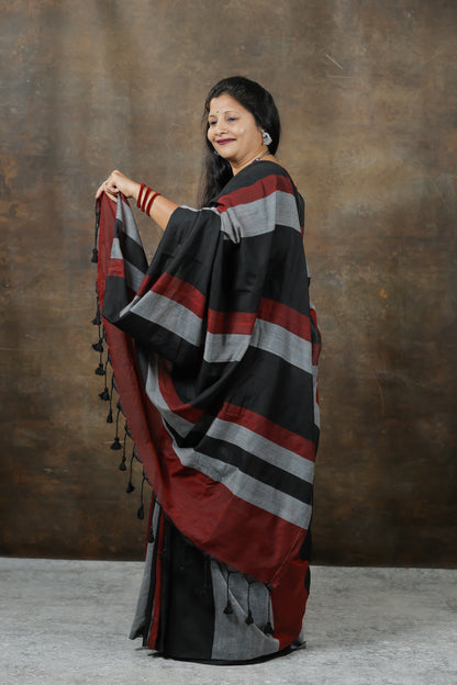 Tamasi – Charcoal Grey Maheshwari Silk Saree with Subtle Zari